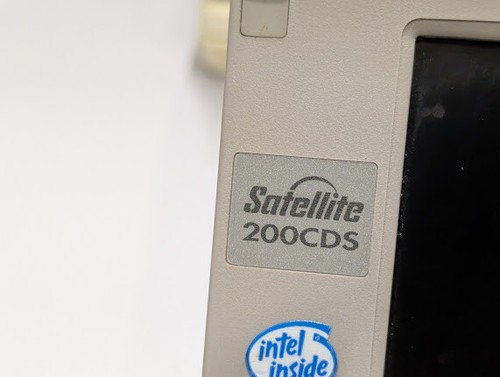 Toshiba Satellite 200CDS Vintage Laptop - Working, Signs of Use - Picture 7 of 10