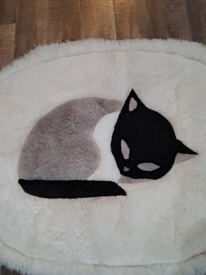 Vntg Handmade Cat Kitty Design Rug Leather Wool 47inx36in Cream Colored Unusual  - Image 2 of 4
