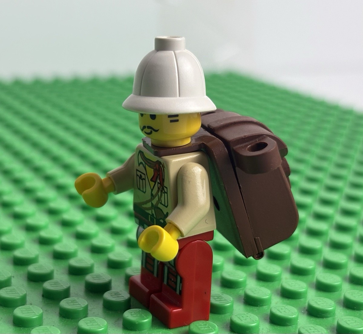 LEGO minifigure Johnny Danger backpack safari hat | eBay