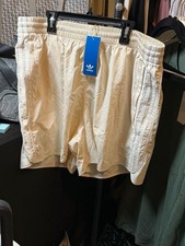 adidas Originals Adicolor Classics Sprinter Shorts in Wonder White