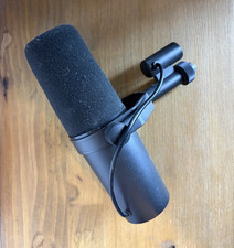 Shure SM7B Black Dynamic Broadcast Microphone, Wired XLR, Built-in Windscreen