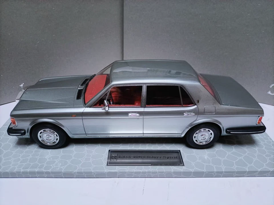 New AMC 1/18 Rolls Royce Silver Spirit 1985 Silver Gray resin model car - Image 3 of 4