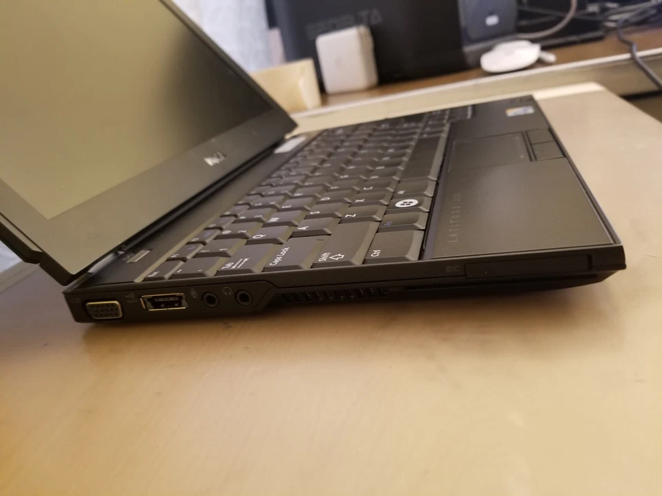 Laptop Dell Latitude E4200 14" Core 2 Duo LOTE U9400 con RAM - Sin SSD Foto 3 de 4