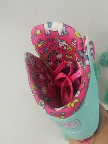 Youth Roller Derby Blue Pink Roller Skates Adj. PIXIE Lucy 3-6 Unicorns Poop - Foto 5 di 11