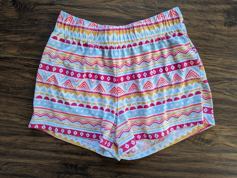 Size 7  L Cat & Jack Girl White Red Shorts Bottoms Geometric