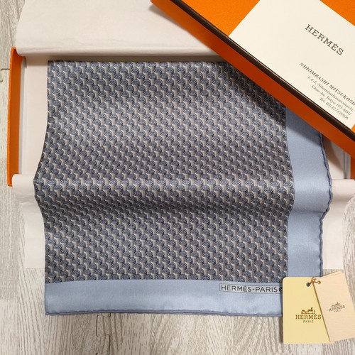Unused w/box HERMES Petit Carre 45 Silk pocket square POCHETTE 41cm Light blue - Picture 18 of 18