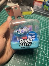 Zuru ROBO FISH Alive Teal Color Changing Water Swimming Fish Toy SEALED E13D