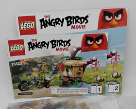 LEGO Angry Birds 75823 Bird Island Egg Heist Retired Set  98.5% Complete W/ Inst