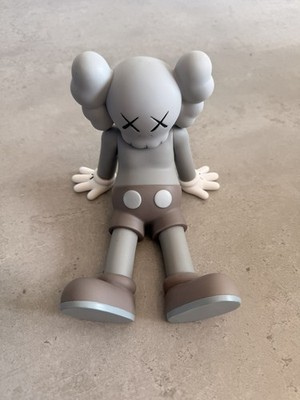 KAWS Taipei Holiday Companion Collectible Vinyl Figure, 7'' Grey 2019. 