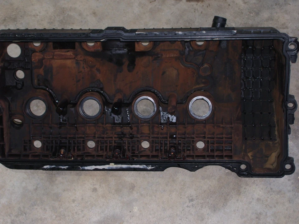 OEM 2002 BMW 745i front left engine valve cylinder head cover #2004030100473 - Image 2 of 4