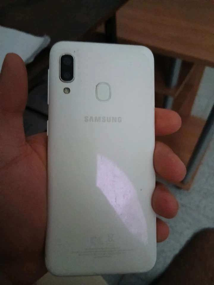 Samsung Galaxy A20e · 32GB, foto 3 di 3