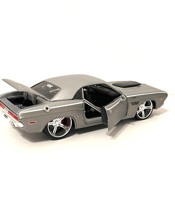 diecast cars 1:24scale mastio 1970 Charger RT