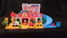 Vintage 1986 Fisher Price Main Street Little People Family Play Set 2500