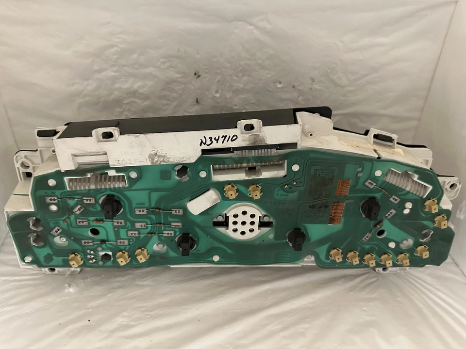 Cuadro de instrumentos velocímetro 03 Ford E150 E250 E350 E450 indicadores 89.682 millas Foto 2 de 3