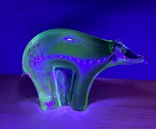 Murano Style Green Art Glass Polar Bear Figurine/ Paperweight w/Gold Inlay Glows