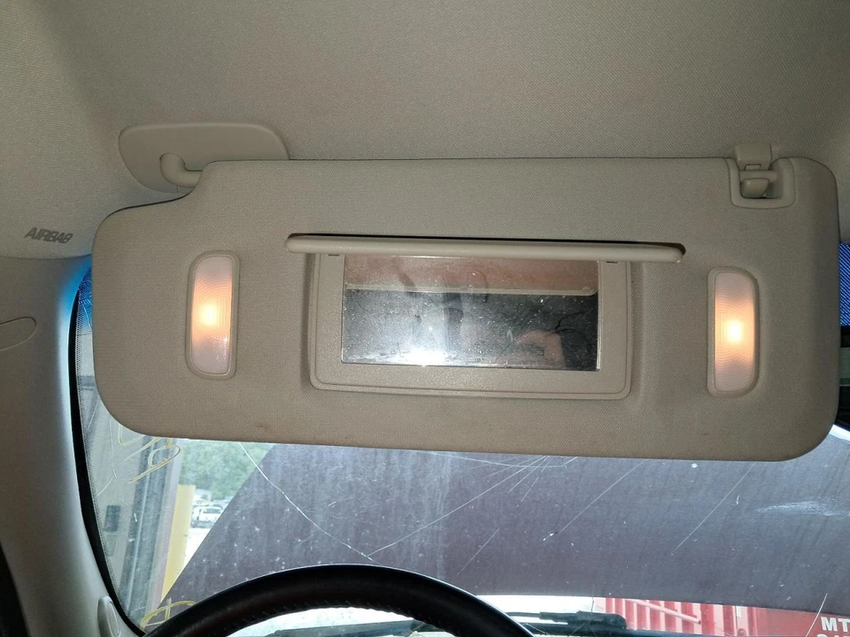 2007 GMC Yukon Driver Left Sun Visor Illuminated OEM Used 426485 - Изображение 2 из 4