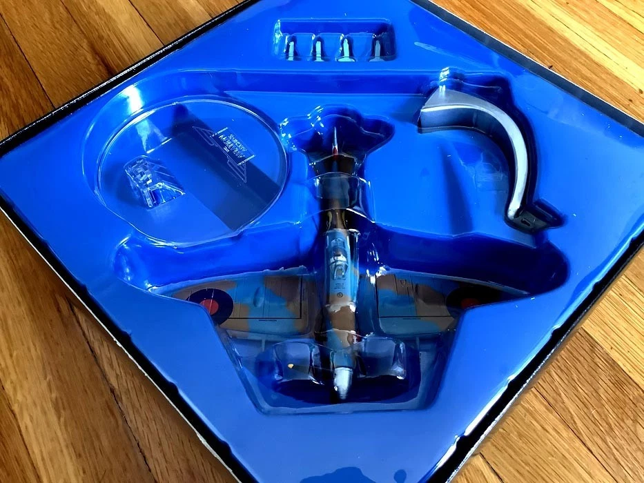 Corgi AA31914 1/72 Spitfire MkVC George Beurling Malta Diecast Airplane w/ COA - Image 4 of 4