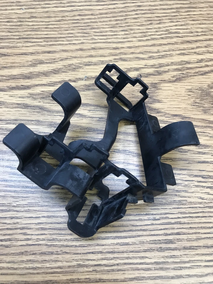 SOPORTE CONECTOR DELANTERO IZQUIERDO HONDA SHADOW VLX VT600 1988-2007 PARTE #50352-MR1-000 Foto 2 de 4