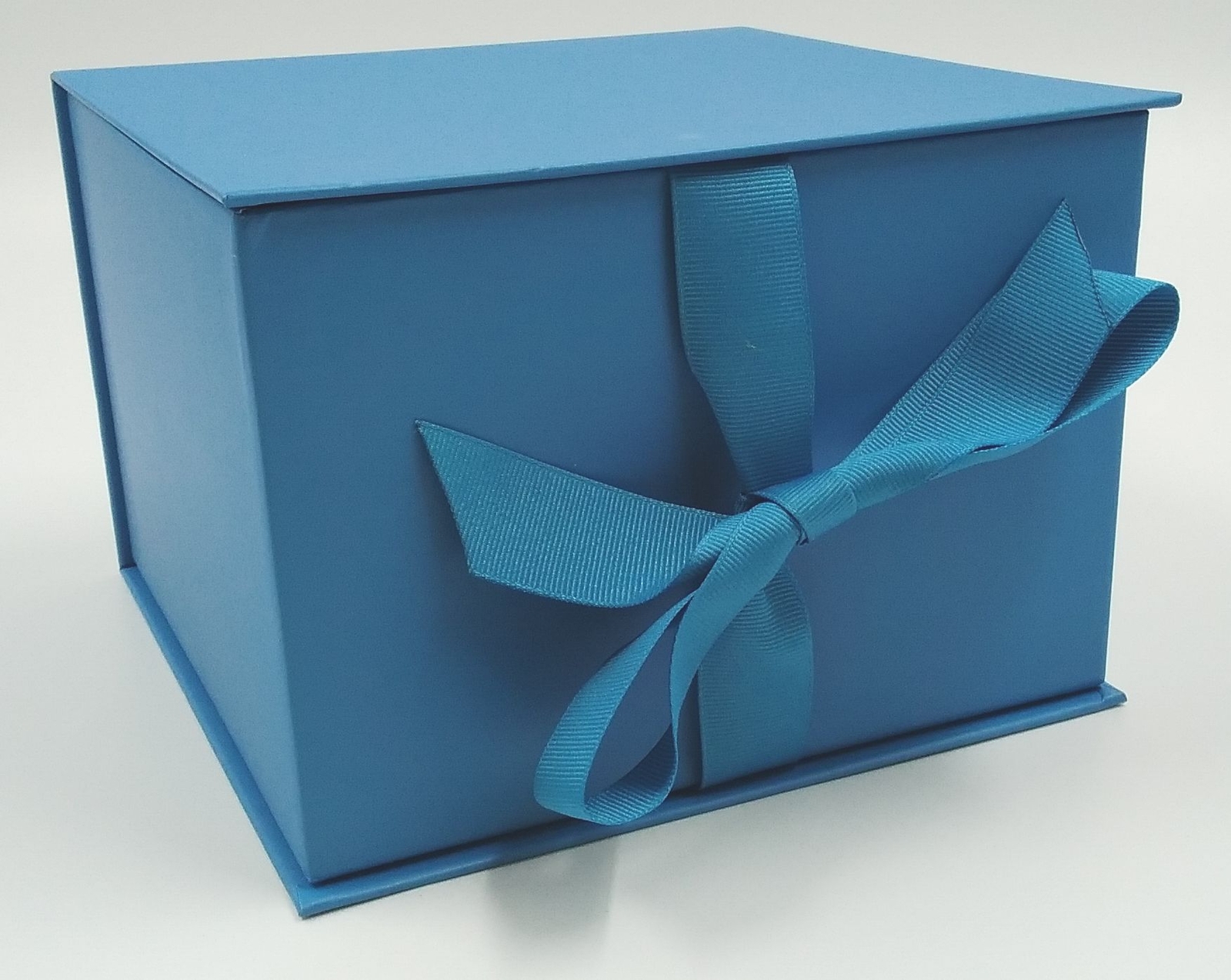 Hallmark 7" Large Gift Box with Lid and Paper Fill, Shred Fiesta Blue