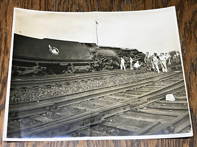 1947 Train Wreck Central Railroad of New Jersey CNJ Engine #822 Original Photo