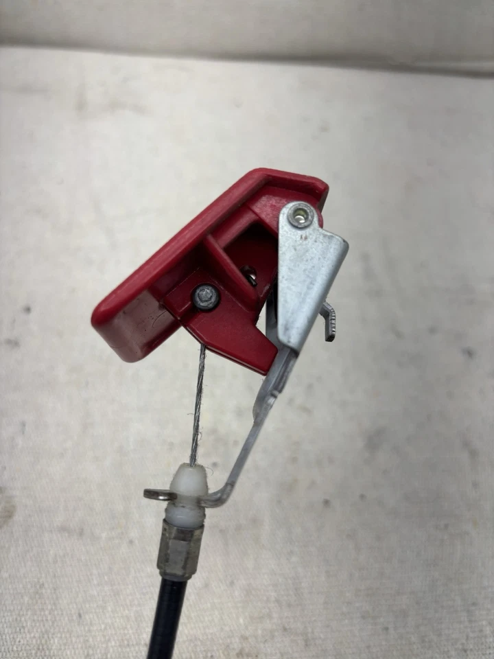 Interruptor de palanca de liberación de pestillo de capó Mitsubishi Eclipse 2006-2008 Foto 4 de 4