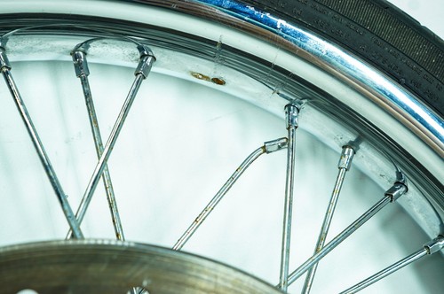 07 Harley Sportster Custom XL883C OEM Front Wheel Rim Tire BROKEN Spoke 21" 1352 - Picture 3 of 23