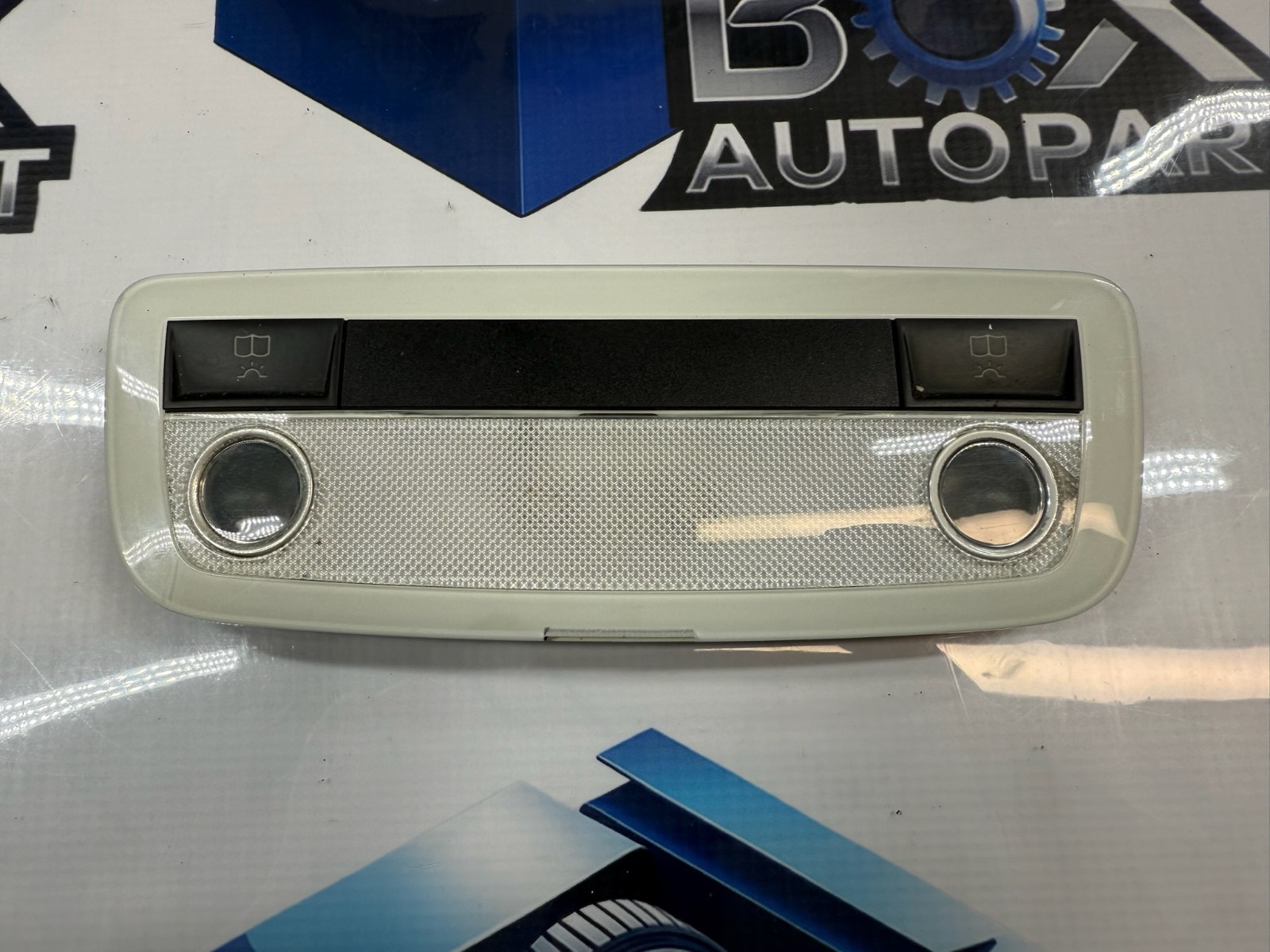 08-21 Mercedes W204 C300 C250 GLK350 Rear Overhead Dome Light 2048204901 OEM