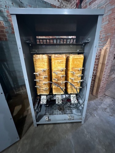 225 KVA EATON V48M28T22L Transformer Pri 480V Sec 208Y/120V 3PH 60Hz 6.1 Imp - Picture 3 of 6