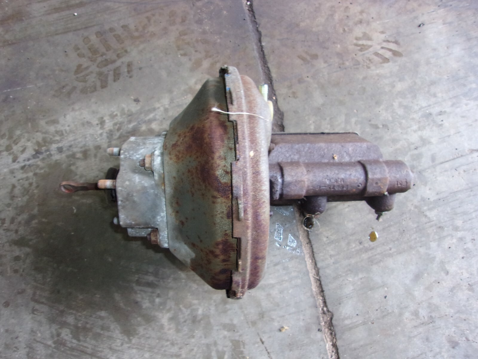 1974 Jeep j10 brake booster power assist vaccum brake with bracket