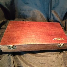 Preowned  Windsor & Newton Artist wooden Box 28x17x5cm