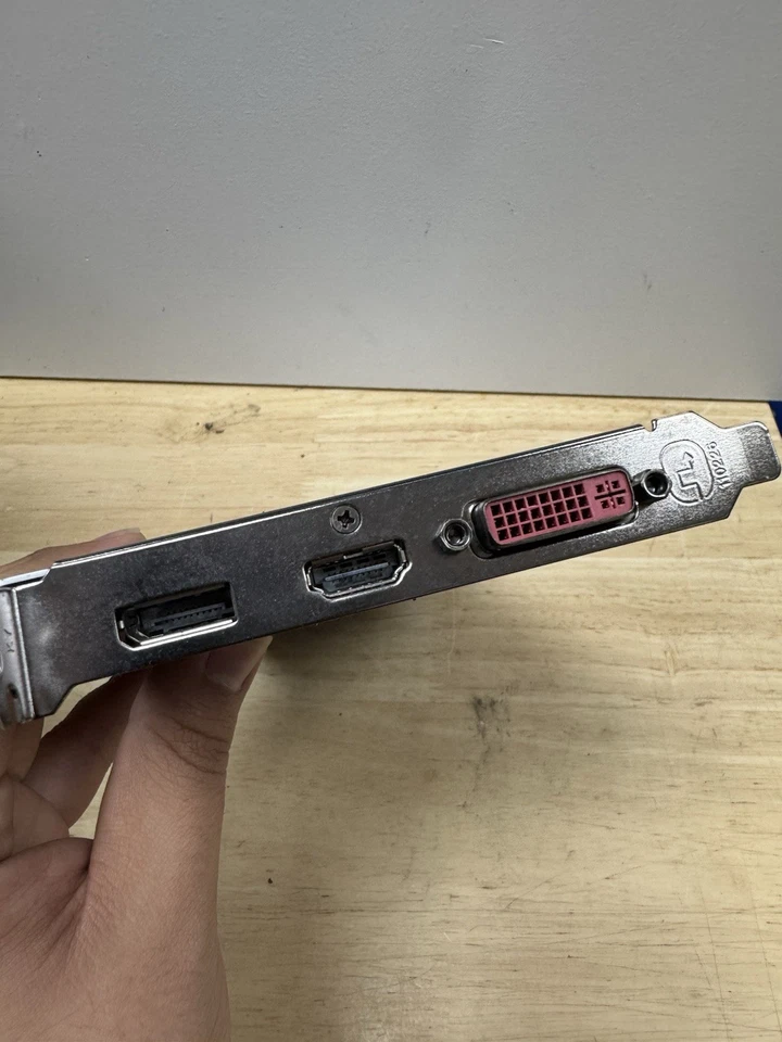 XFX AMD Radeon R7 250 800M 1GB DDR5 HDMI DisplayPort DVI Graphics Card - Image 3 of 4