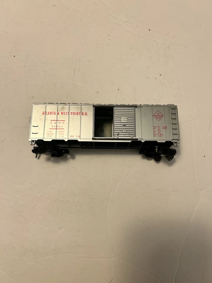 Fleischmann Atlanta & West Point A&WP 39004 Box Car  Missing Three Axles. - Image 2 of 4