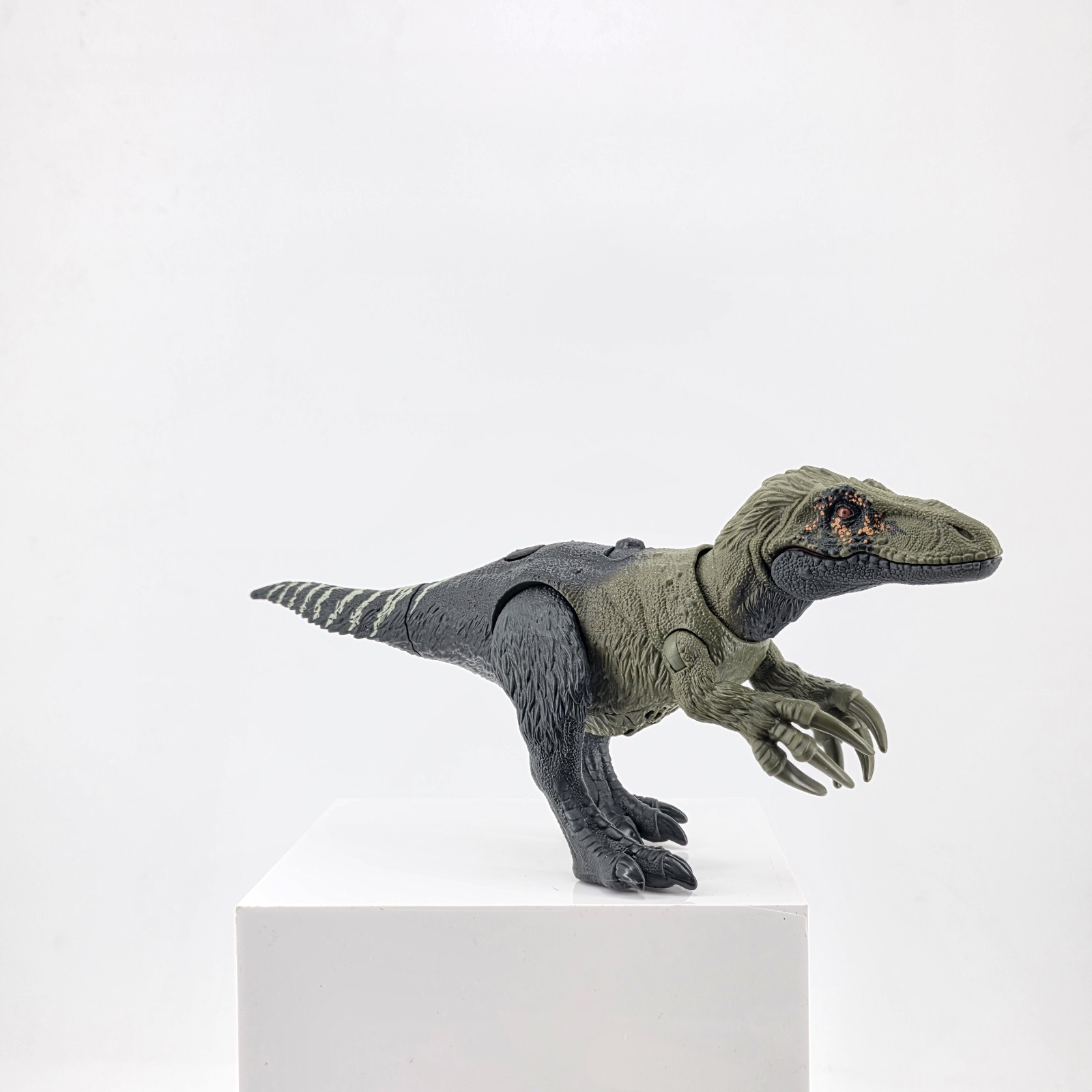 Jurassic World Dino Trackers Wild Roar Orkoraptor Dinosaur