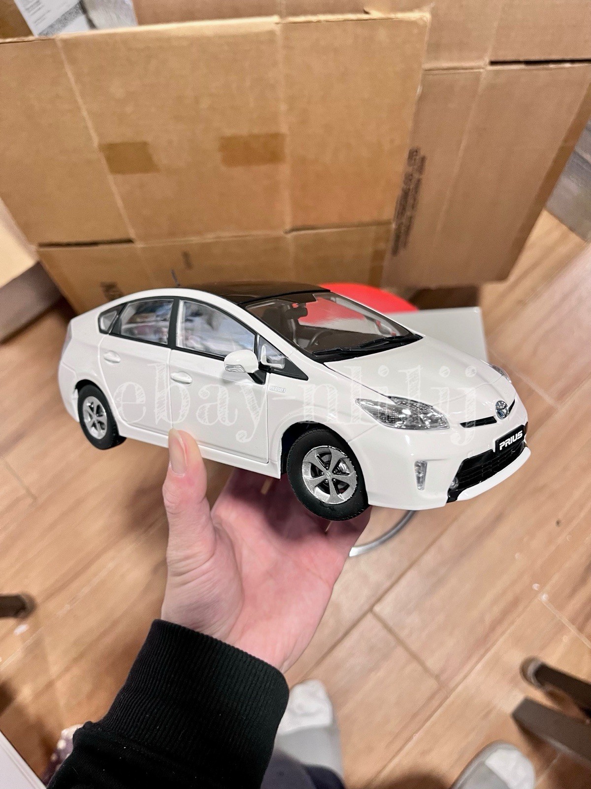 1:18 Scale 2012~2015 Toyota Prius Super White Diecast Model Car