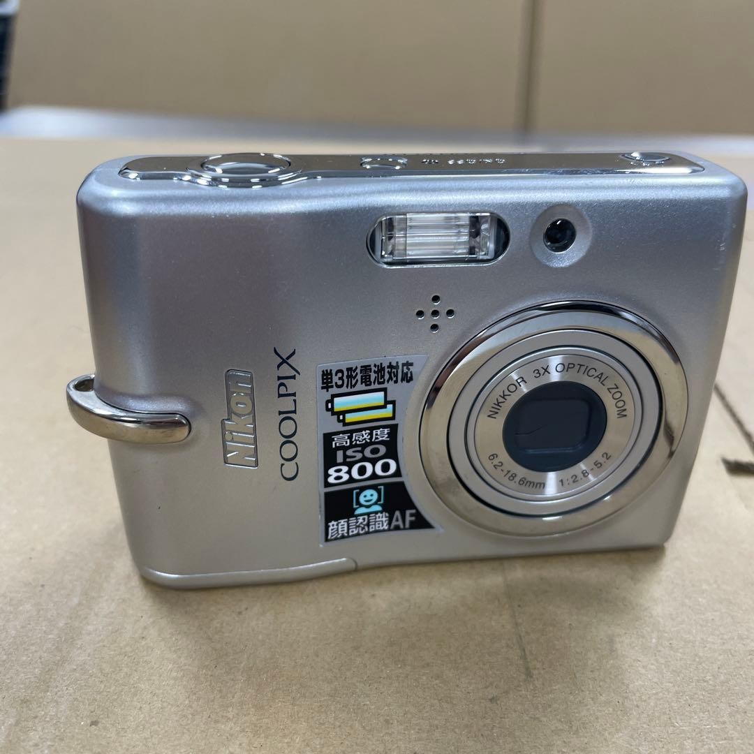 Nikon COOLPIX L11 Silver Compact Digital Camera Tested Working