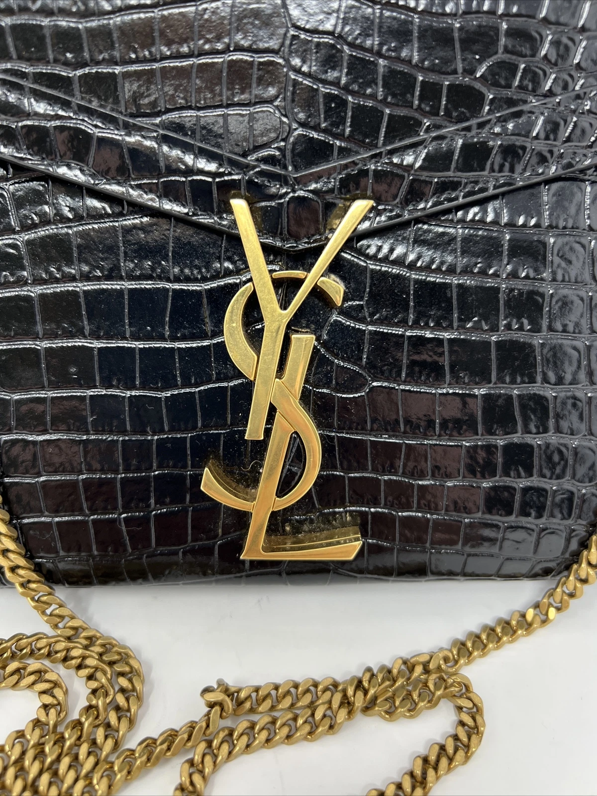 SAINT LAURENT (YSL) YSL Cassandra monogramma medio coccodrillo in rilievo WOC Autorità nera