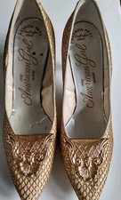 American Girl Womens 7B Narrow Heel Gold Glittery Fancy Pump Shoes
