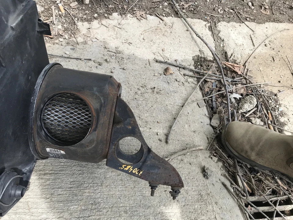 87 88 Cadillac Allante Air Intake Filter Cleaner Box Assembly   - Изображение 3 из 3