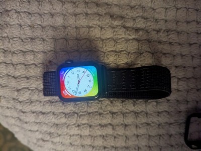 Apple Watch Series SE Nike (40mm) Aluminum & Ceramic w Nike Band