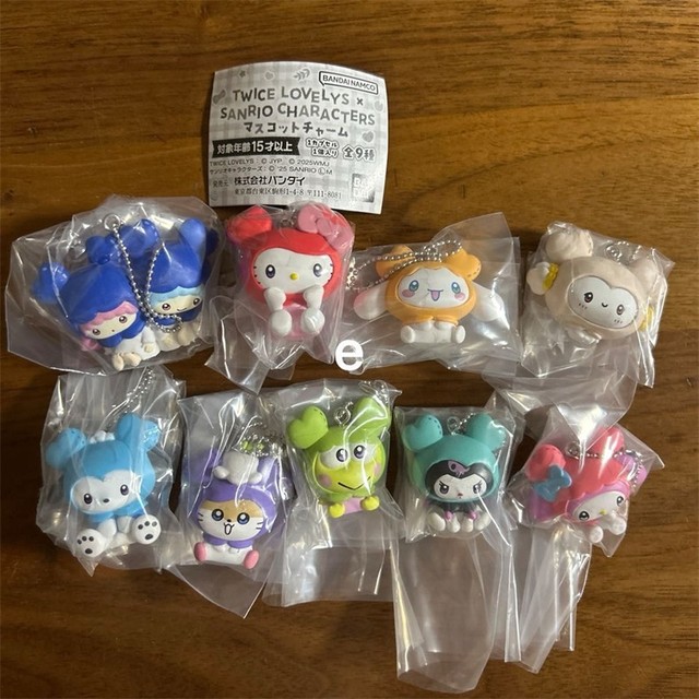 DOS VECES GACHA PRECIOSO SANRIO HELLO KITTY KUROMI NAVEL MERCANCÍA OFICIAL SANA I PAD