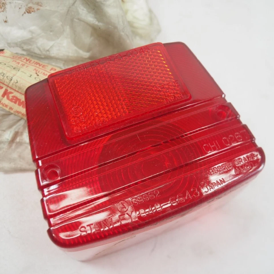 Lente lámpara trasera genuina Kawasaki AR50 AR80 AR50S AE50 23026-1026 nueva sin usar Foto 2 de 4