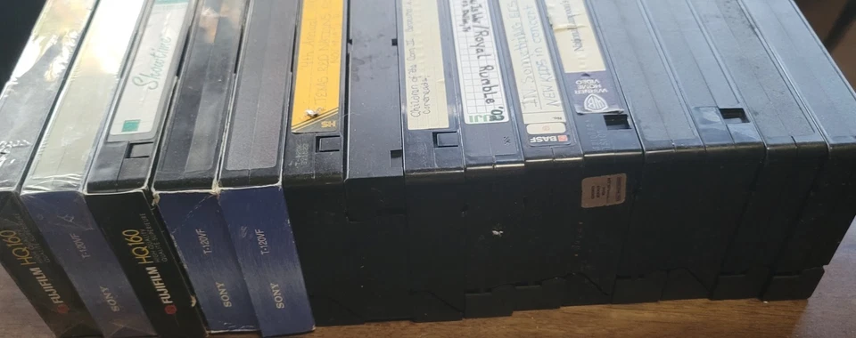 Лот из 15 видеокассет — 2 запечатанные Fuji/Sony, 13 записанных домашних фильмов — непроверенные - Изображение 3 из 4