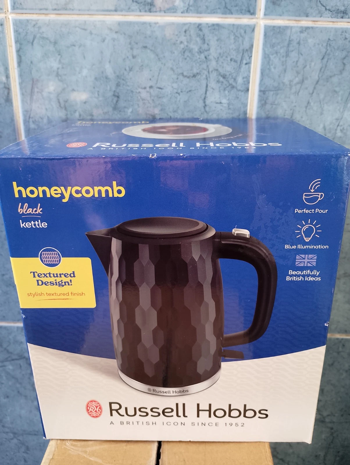 Russell Hobbs Spectrum Honeycomb Black Kettle Limescale Filter 3000 Watt