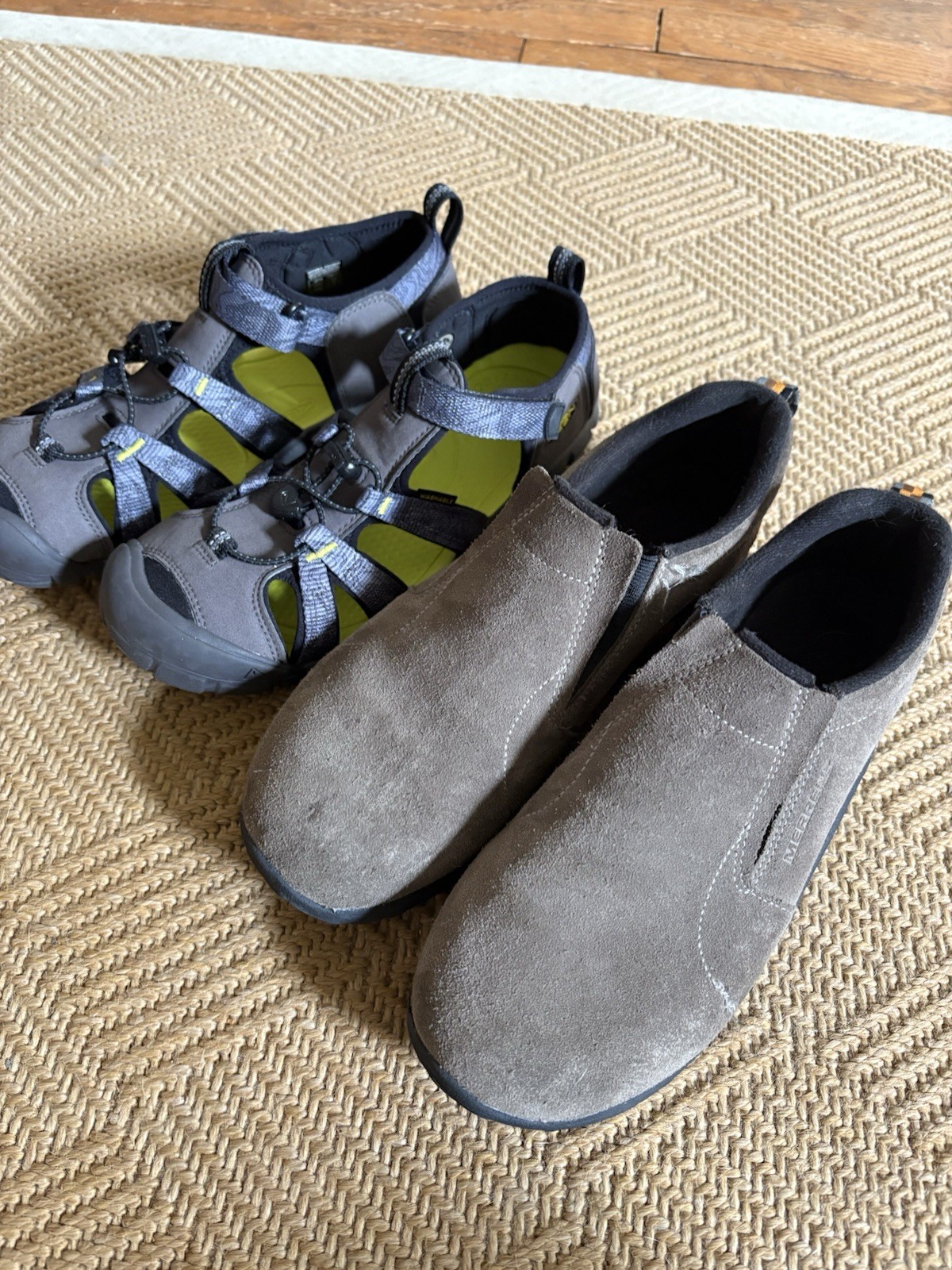 Due paia di scarpe da campeggio ragazzo Merrell Jungle Mocs And Keens