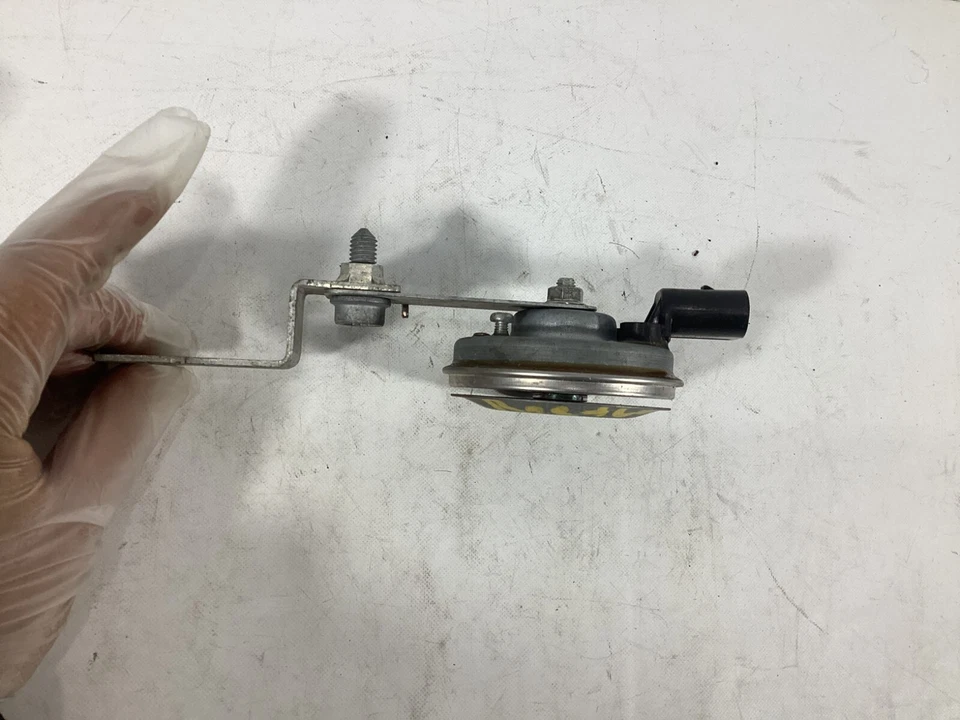 Оригинальный кронштейн для рупора Volkswagen Beetle 2012–2018 годов выпуска 5C0951217A. - Изображение 4 из 4