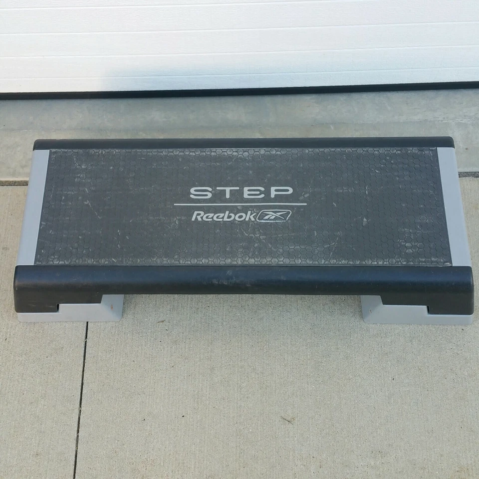 Paso a paso de entrenamiento cardio Reebok Aerobics Stepper con elevadores ajustables 6" 8" 10" altura Foto 2 de 4