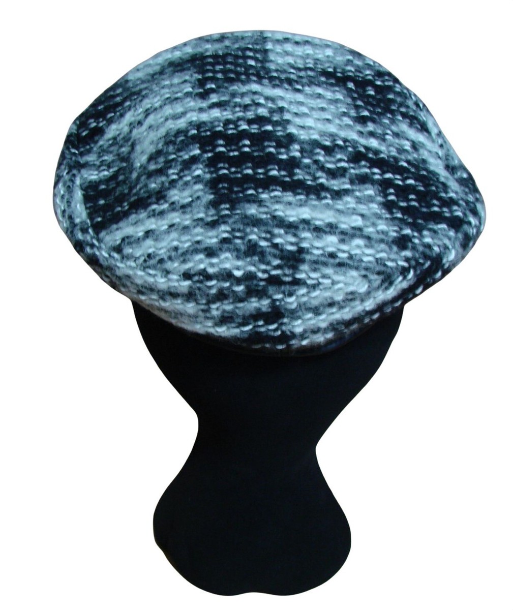 Tarnish Boucle Newsboy Cap Wool and Leather Black White  display picture 1