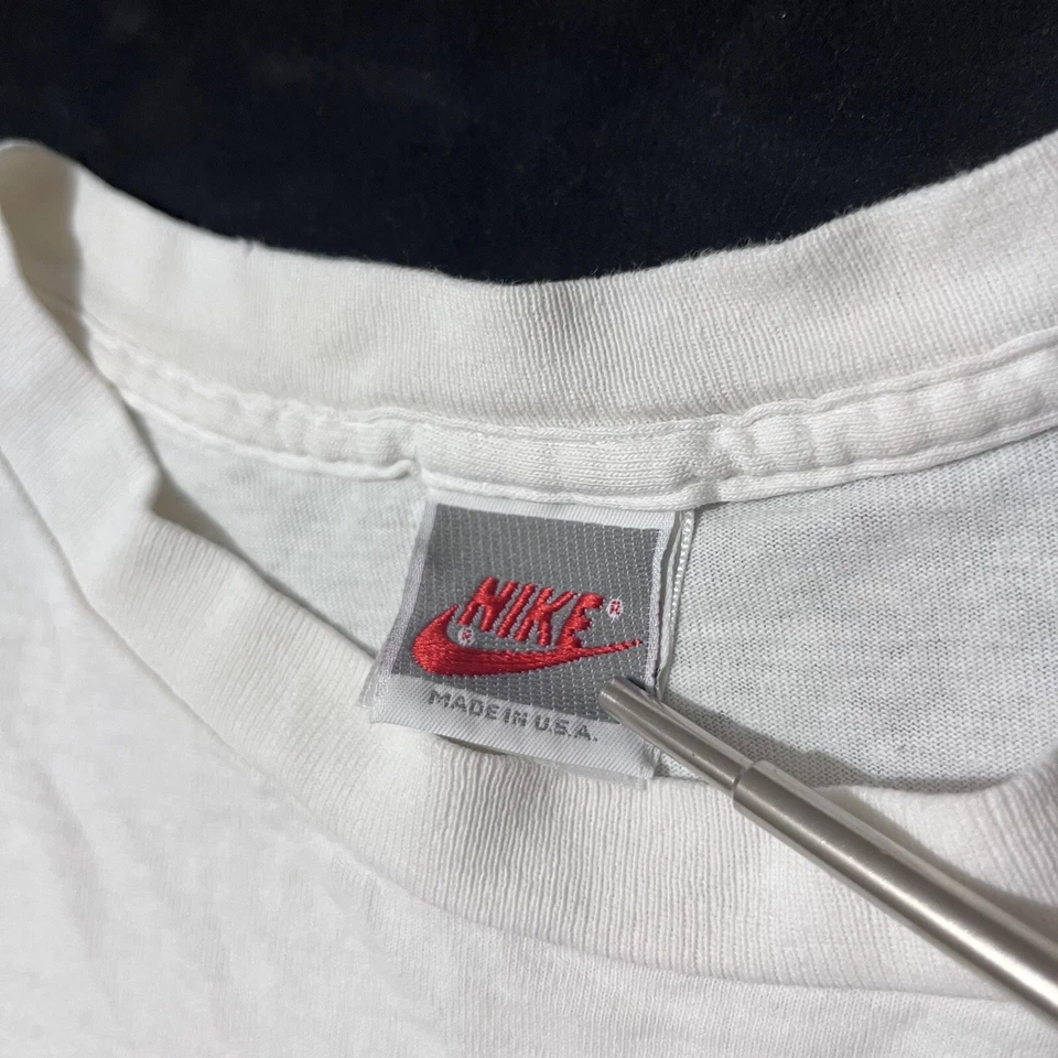 Camisa Nike De Colección Gris Etiqueta Día Brillo Verde Años 80 EE. UU. Envejecida Delgada Transparente Neón Foto 3 de 4