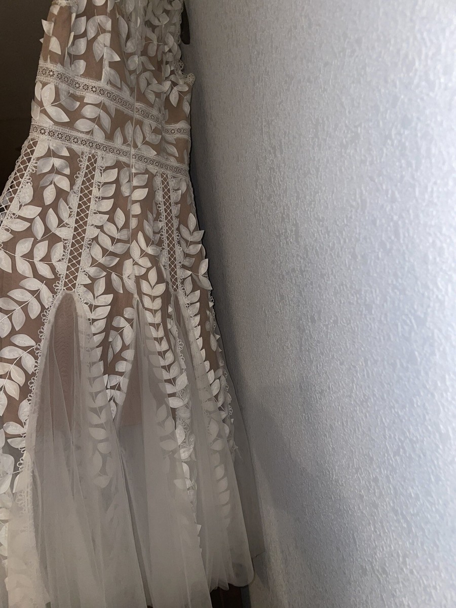 white bell sleeve midi dress Six Stories Women's Lace Sleeve Cup Detail Midi Dress - White