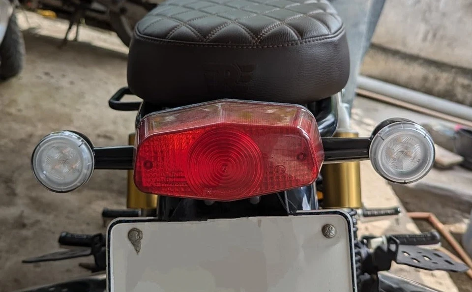 Indicadores LED (Negro) aptos para Royal Enfield INTERCEPTOR 650 Foto 2 de 3